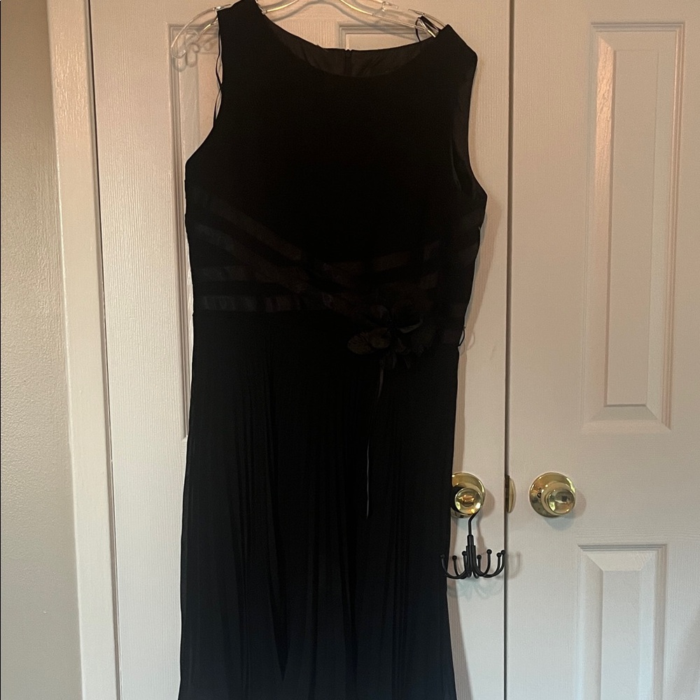 Elegant Black Sleeveless Dress